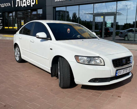 Белый Вольво С40, объемом двигателя 1.6 л и пробегом 260 тыс. км за 8000 $, фото 4 на Automoto.ua
