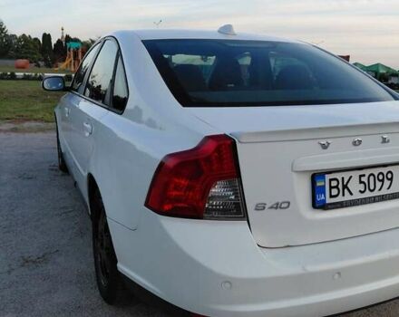 Вольво С40 2009 в Киеве на Automoto.ua Белый Вольво С40, объемом двигателя 1.56 л и пробегом 236 тыс. км за 6099 $, фото 4 на Automoto.ua