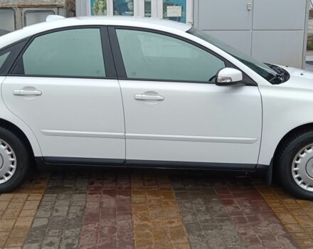 Белый Вольво С40, объемом двигателя 1.6 л и пробегом 214 тыс. км за 6600 $, фото 4 на Automoto.ua