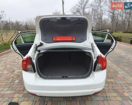 Белый Вольво С40, объемом двигателя 1.6 л и пробегом 188 тыс. км за 6999 $, фото 18 на Automoto.ua