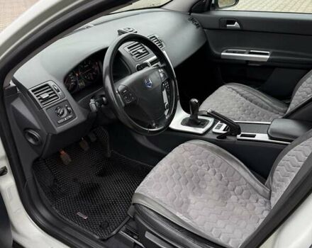 Белый Вольво С40, объемом двигателя 1.6 л и пробегом 310 тыс. км за 9000 $, фото 14 на Automoto.ua