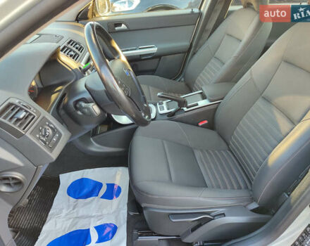 Вольво С40 2011 в Киеве на Automoto.ua Белый Вольво С40, объемом двигателя 1.6 л и пробегом 194 тыс. км за 10000 $, фото 16 на Automoto.ua