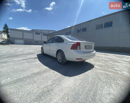 Белый Вольво С40, объемом двигателя 2 л и пробегом 217 тыс. км за 7300 $, фото 6 на Automoto.ua