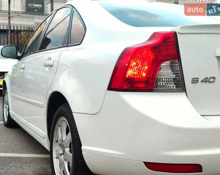 Вольво S40 2011 у Києві на Automoto.ua Білий Вольво S40, об'ємом двигуна 2 л та пробігом 233 тис. км за 11300 $, фото 14 на Automoto.ua