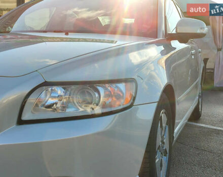 Вольво С40 2011 в Киеве на Automoto.ua Белый Вольво С40, объемом двигателя 1.6 л и пробегом 194 тыс. км за 10000 $, фото 1 на Automoto.ua