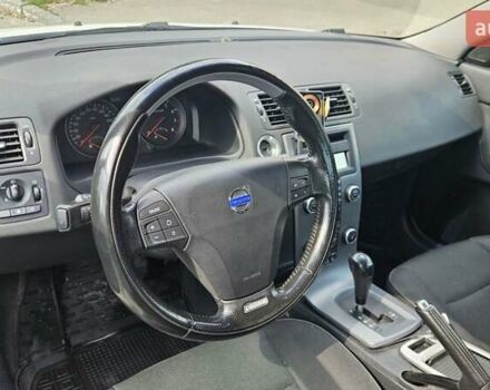 Білий Вольво S40, об'ємом двигуна 2 л та пробігом 203 тис. км за 8000 $, фото 6 на Automoto.ua