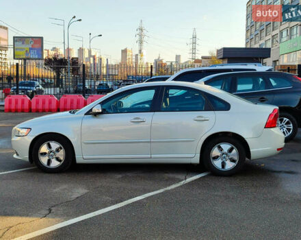 Вольво С40 2011 в Киеве на Automoto.ua Белый Вольво С40, объемом двигателя 1.6 л и пробегом 194 тыс. км за 10000 $, фото 6 на Automoto.ua