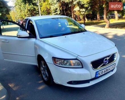 Белый Вольво С40, объемом двигателя 2 л и пробегом 185 тыс. км за 7200 $, фото 8 на Automoto.ua