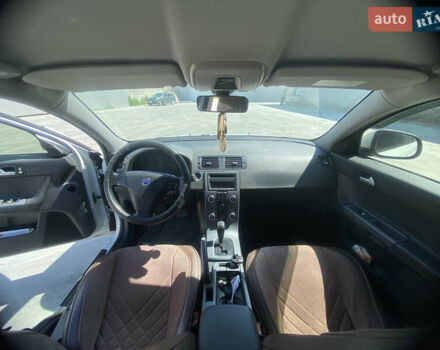 Белый Вольво С40, объемом двигателя 2 л и пробегом 217 тыс. км за 7300 $, фото 2 на Automoto.ua