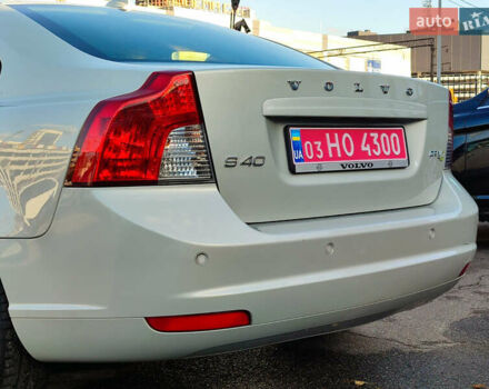 Вольво С40 2011 в Киеве на Automoto.ua Белый Вольво С40, объемом двигателя 1.6 л и пробегом 194 тыс. км за 10000 $, фото 10 на Automoto.ua