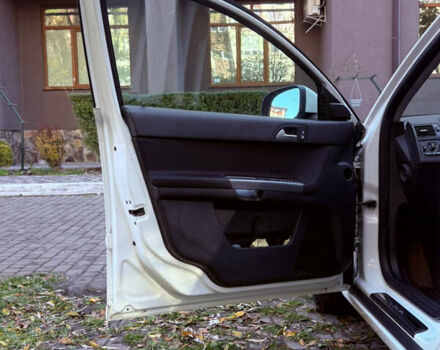 Вольво С40 2012 в Киеве на Automoto.ua Белый Вольво С40, объемом двигателя 2 л и пробегом 176 тыс. км за 7400 $, фото 10 на Automoto.ua