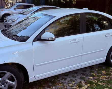 Вольво С40 2012 в Киеве на Automoto.ua Белый Вольво С40, объемом двигателя 2 л и пробегом 176 тыс. км за 7400 $, фото 9 на Automoto.ua