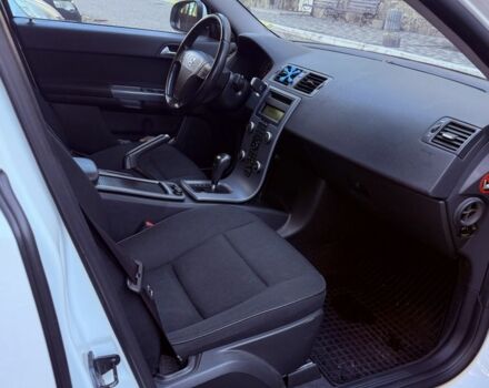 Вольво С40 2012 в Киеве на Automoto.ua Белый Вольво С40, объемом двигателя 2 л и пробегом 176 тыс. км за 7400 $, фото 3 на Automoto.ua