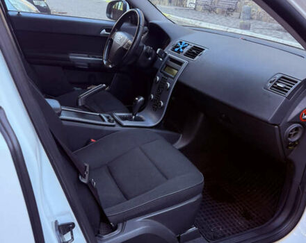 Вольво С40 2012 в Киеве на Automoto.ua Белый Вольво С40, объемом двигателя 2 л и пробегом 176 тыс. км за 7400 $, фото 24 на Automoto.ua