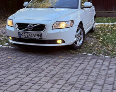 Вольво С40 2012 в Киеве на Automoto.ua Белый Вольво С40, объемом двигателя 2 л и пробегом 176 тыс. км за 7400 $, фото 5 на Automoto.ua