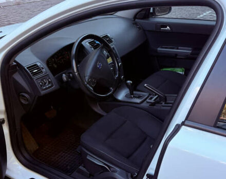 Вольво С40 2012 в Киеве на Automoto.ua Белый Вольво С40, объемом двигателя 2 л и пробегом 176 тыс. км за 7400 $, фото 11 на Automoto.ua