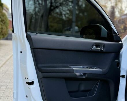 Белый Вольво С40, объемом двигателя 2 л и пробегом 240 тыс. км за 7350 $, фото 18 на Automoto.ua