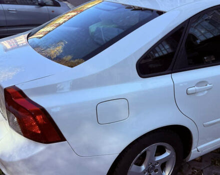 Вольво С40 2012 в Киеве на Automoto.ua Белый Вольво С40, объемом двигателя 2 л и пробегом 176 тыс. км за 7400 $, фото 19 на Automoto.ua