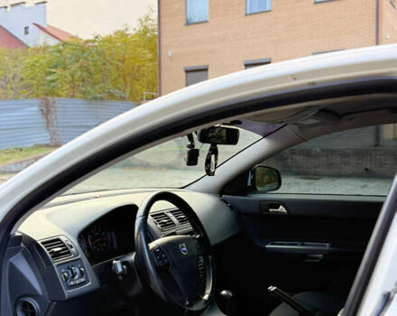 Белый Вольво С40, объемом двигателя 2 л и пробегом 240 тыс. км за 7350 $, фото 16 на Automoto.ua