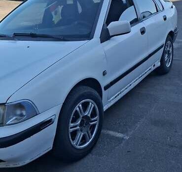 Білий Вольво S40, об'ємом двигуна 1.8 л та пробігом 350 тис. км за 1600 $, фото 1 на Automoto.ua