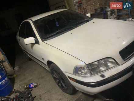 Белый Вольво С40, объемом двигателя 2 л и пробегом 295 тыс. км за 1800 $, фото 1 на Automoto.ua