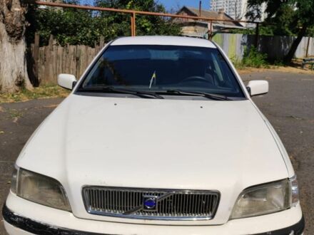 Белый Вольво С40, объемом двигателя 1 л и пробегом 250 тыс. км за 1400 $, фото 1 на Automoto.ua