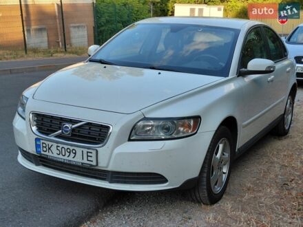 Білий Вольво S40, об'ємом двигуна 1.56 л та пробігом 251 тис. км за 6199 $, фото 1 на Automoto.ua