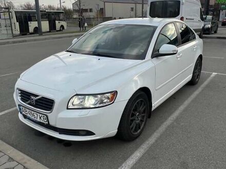 Вольво S40 2009 у Києві на Automoto.ua Білий Вольво S40, об'ємом двигуна 1.56 л та пробігом 215 тис. км за 7800 $, фото 1 на Automoto.ua