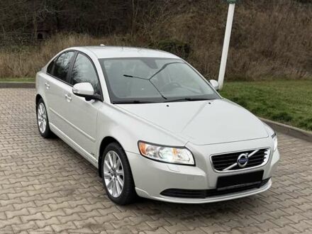Белый Вольво С40, объемом двигателя 1.6 л и пробегом 310 тыс. км за 9000 $, фото 1 на Automoto.ua