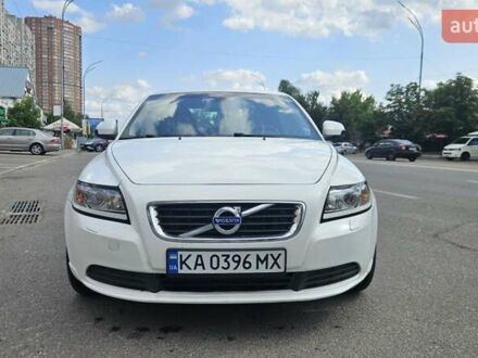 Белый Вольво С40, объемом двигателя 2 л и пробегом 203 тыс. км за 8000 $, фото 1 на Automoto.ua