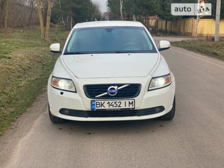 Білий Вольво S40, об'ємом двигуна 2 л та пробігом 164 тис. км за 8800 $, фото 1 на Automoto.ua