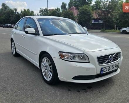 Белый Вольво С40, объемом двигателя 2 л и пробегом 198 тыс. км за 9950 $, фото 1 на Automoto.ua