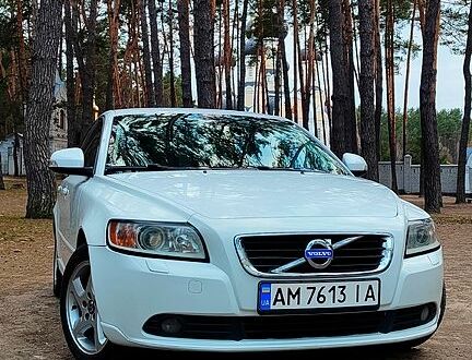 Білий Вольво S40, об'ємом двигуна 2 л та пробігом 206 тис. км за 7100 $, фото 1 на Automoto.ua