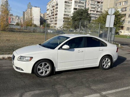 Белый Вольво С40, объемом двигателя 2 л и пробегом 160 тыс. км за 7200 $, фото 1 на Automoto.ua