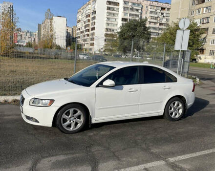 Белый Вольво С40, объемом двигателя 2 л и пробегом 160 тыс. км за 7400 $, фото 1 на Automoto.ua