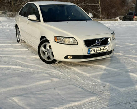 Белый Вольво С40, объемом двигателя 2 л и пробегом 180 тыс. км за 7400 $, фото 1 на Automoto.ua