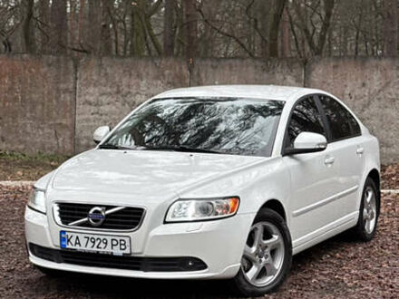 Белый Вольво С40, объемом двигателя 2 л и пробегом 262 тыс. км за 7900 $, фото 1 на Automoto.ua