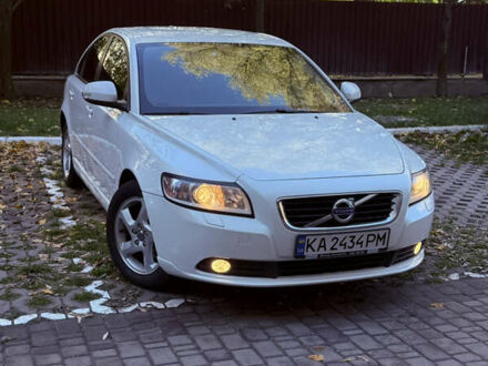 Белый Вольво С40, объемом двигателя 2 л и пробегом 176 тыс. км за 7400 $, фото 1 на Automoto.ua