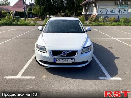 Белый Вольво С40, объемом двигателя 2 л и пробегом 166 тыс. км за 9300 $, фото 1 на Automoto.ua