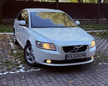 Вольво С40 2012 в Киеве на Automoto.ua Белый Вольво С40, объемом двигателя 2 л и пробегом 176 тыс. км за 7400 $, фото 1 на Automoto.ua