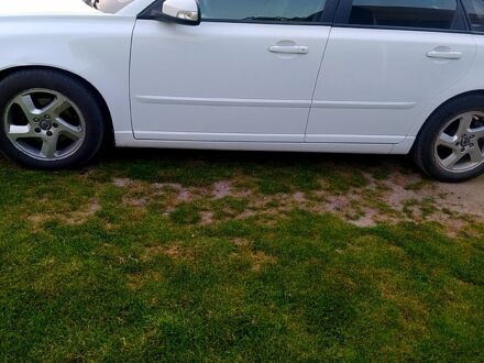 Белый Вольво С40, объемом двигателя 2 л и пробегом 220 тыс. км за 7200 $, фото 1 на Automoto.ua