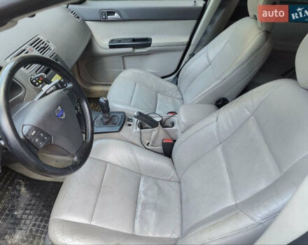 Черный Вольво С40, объемом двигателя 2 л и пробегом 328 тыс. км за 4400 $, фото 3 на Automoto.ua