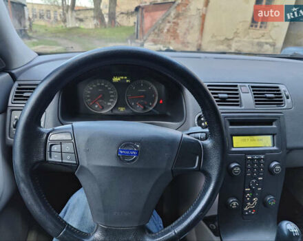 Черный Вольво С40, объемом двигателя 2 л и пробегом 328 тыс. км за 4400 $, фото 2 на Automoto.ua