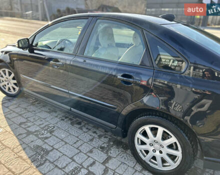 Черный Вольво С40, объемом двигателя 1.56 л и пробегом 243 тыс. км за 7400 $, фото 3 на Automoto.ua