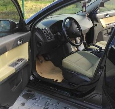 Вольво С40 2009 в Старом Самборе на Automoto.ua Черный Вольво С40, объемом двигателя 1.6 л и пробегом 255 тыс. км за 5999 $, фото 5 на Automoto.ua