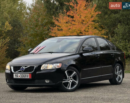 Черный Вольво С40, объемом двигателя 1.6 л и пробегом 210 тыс. км за 8800 $, фото 2 на Automoto.ua