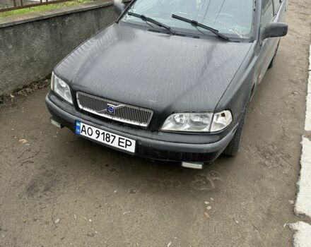 Черный Вольво С40, объемом двигателя 1.9 л и пробегом 446 тыс. км за 1000 $, фото 1 на Automoto.ua