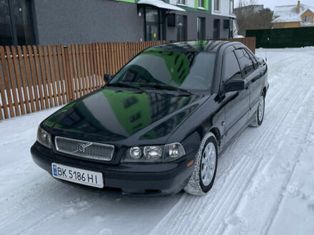 Черный Вольво С40, объемом двигателя 1.9 л и пробегом 340 тыс. км за 3300 $, фото 1 на Automoto.ua