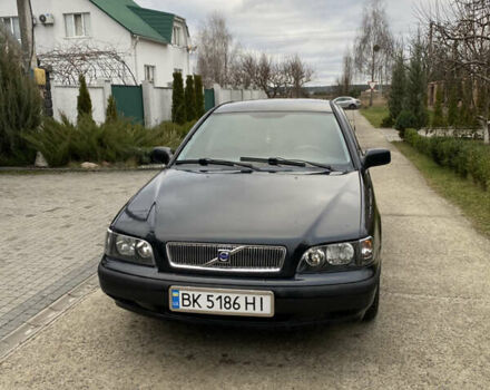Черный Вольво С40, объемом двигателя 1.9 л и пробегом 340 тыс. км за 3500 $, фото 1 на Automoto.ua