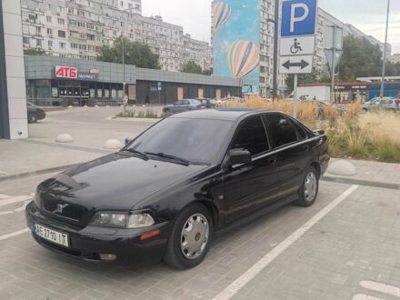 Чорний Вольво S40, об'ємом двигуна 2 л та пробігом 293 тис. км за 4613 $, фото 1 на Automoto.ua